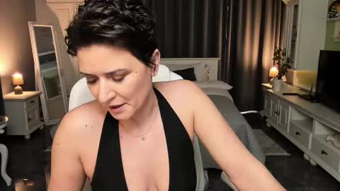 Snapshot of arianasage_ chatting on February 14, 12:36 pm Ana online show from February 14, 12:36 pm