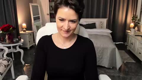 Snapshot of arianasage_ chatting on February 18, 11:44 am Ana online show from February 18, 11:44 am