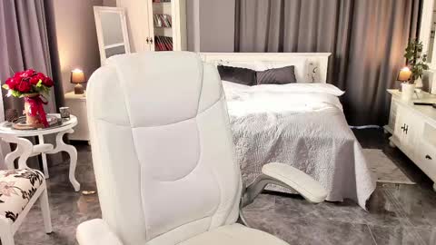 Snapshot of arianasage_ chatting on February 19, 11:28 am Ana online show from February 19, 11:28 am