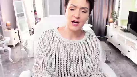 Snapshot of arianasage_ chatting on March 10, 10:15 am Ana online show from March 10, 10:15 am