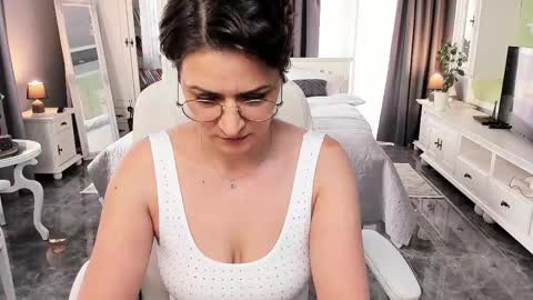 Snapshot of arianasage_ chatting on March 12, 9:12 am Ana online show from March 12, 9:12 am