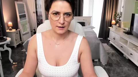 Snapshot of arianasage_ chatting on March 12, 1:51 pm Ana online show from March 12, 1:51 pm