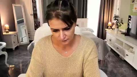 Snapshot of arianasage_ chatting on October 2, 10:44 am Ana online show from October 2, 10:44 am