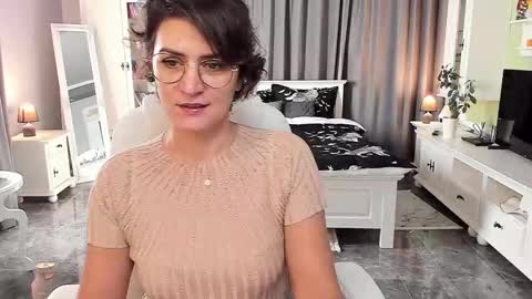 Snapshot of arianasage_ chatting on October 20, 9:54 am Ana online show from October 20, 9:54 am