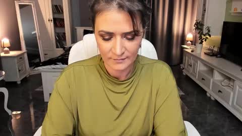 Snapshot of arianasage_ chatting on October 24, 6:37 pm Ana online show from October 24, 6:37 pm