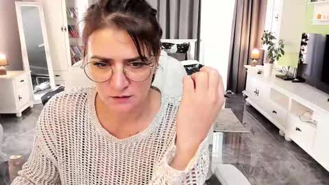 Snapshot of arianasage_ chatting on October 31, 9:21 am Ana online show from October 31, 9:21 am