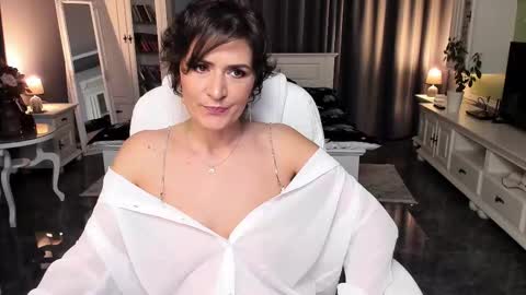 Snapshot of arianasage_ chatting on November 7, 5:02 pm Ana online show from November 7, 5:02 pm