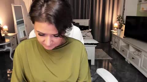 Snapshot of arianasage_ chatting on November 19, 3:56 pm Ana online show from November 19, 3:56 pm