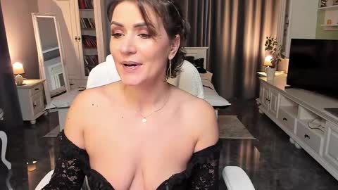 Snapshot of arianasage_ chatting on December 1, 2:00 pm Ana online show from December 1, 2:00 pm