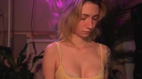 Snapshot of arianna_richi chatting on October 24, 6:10 am Olivka online show from October 24, 6:10 am