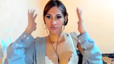 Snapshot of ariba_aribats chatting on December 21, 7:13 am VAL online show from December 21, 7:13 am