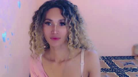 Snapshot of ariba_aribats chatting on December 23, 5:17 am VAL online show from December 23, 5:17 am