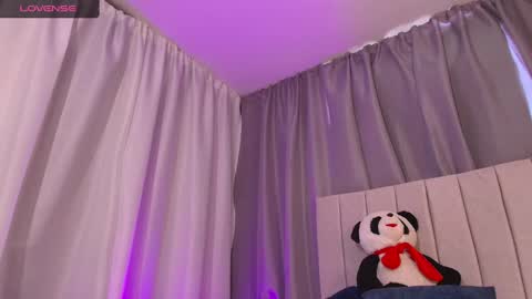 Snapshot of aribrunnet_ chatting on February 6, 12:48 pm Ari Just Ari online show from February 6, 12:48 pm