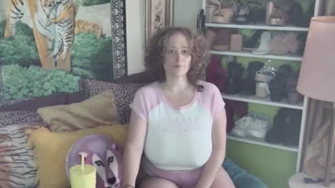 Snapshot of arielabai chatting on October 16, 5:36 pm Arielle Ari online show from October 16, 5:36 pm