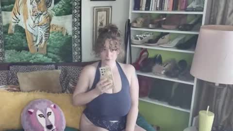 Snapshot of arielabai chatting on November 7, 5:57 pm Arielle Ari online show from November 7, 5:57 pm