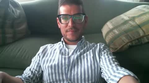 Snapshot of arielsinho chatting on October 30, 9:59 pm Anon online show from October 30, 9:59 pm