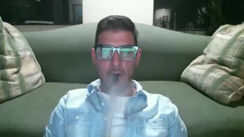 Snapshot of arielsinho chatting on December 4, 4:44 am Anon online show from December 4, 4:44 am