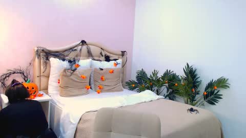 Ari online show from October 31, 6:58 am