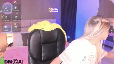 Ari  online show from November 20, 11:37 pm