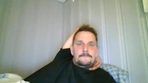 ariparikrigsmann online show from February 15, 8:05 pm