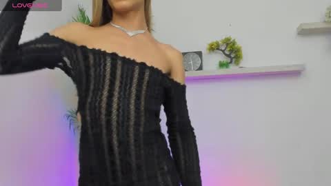 Snapshot of arivega chatting on December 28, 5:46 pm Nice to meet you thumb up me please its important I LOOK MY BIO DOWN online show from December 28, 5:46 pm