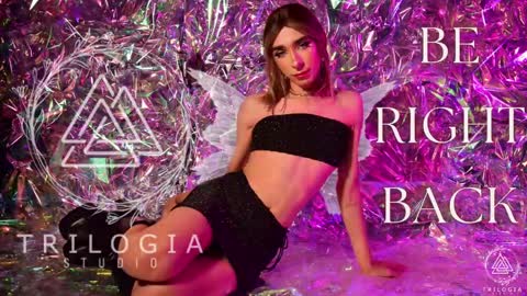 Snapshot of arivega chatting on January 15, 11:43 am Nice to meet you thumb up me please its important I LOOK MY BIO DOWN online show from January 15, 11:43 am