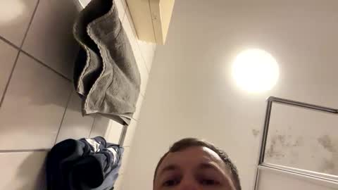 armyskater32 online show from September 8, 8:08 pm