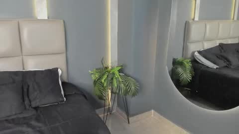 Arohom Lester online show from December 2, 11:04 am