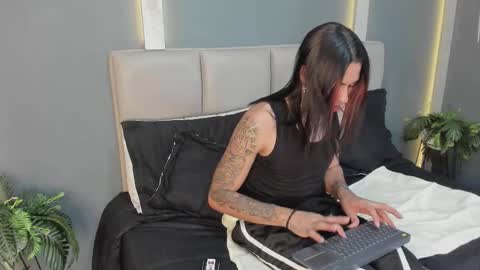 Arohom Lester online show from December 17, 6:58 pm