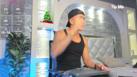 Snapshot of aron_bolt chatting on December 31, 2:14 pm ARON BOLT online show from December 31, 2:14 pm