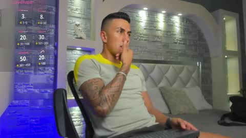 Snapshot of aron_bolt chatting on January 20, 4:34 pm ARON BOLT online show from January 20, 4:34 pm