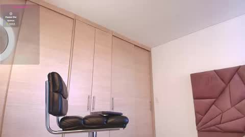 Snapshot of aron_bolt chatting on September 23, 8:34 pm ARON BOLT online show from September 23, 8:34 pm