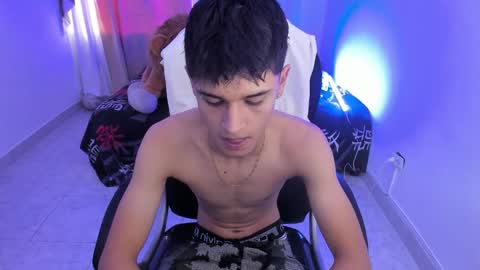 Aaron online show from February 6, 10:02 pm