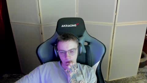 Snapshot of aron_neall chatting on December 4, 7:34 pm biggest penis online show from December 4, 7:34 pm