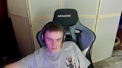 Snapshot of aron_neall chatting on December 10, 1:43 am biggest penis online show from December 10, 1:43 am