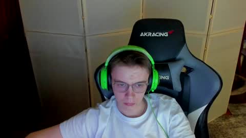 Snapshot of aron_neall chatting on December 15, 7:02 am biggest penis online show from December 15, 7:02 am