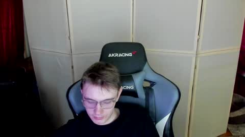 Snapshot of aron_neall chatting on December 27, 9:17 am biggest penis online show from December 27, 9:17 am