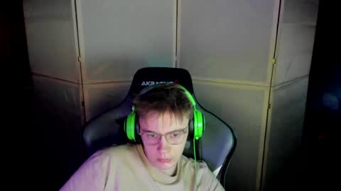 Snapshot of aron_neall chatting on February 13, 5:33 pm biggest penis online show from February 13, 5:33 pm