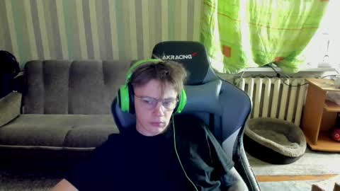 Snapshot of aron_neall chatting on October 6, 9:07 am biggest penis online show from October 6, 9:07 am