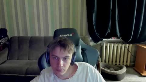 Snapshot of aron_neall chatting on October 13, 5:18 am biggest penis online show from October 13, 5:18 am