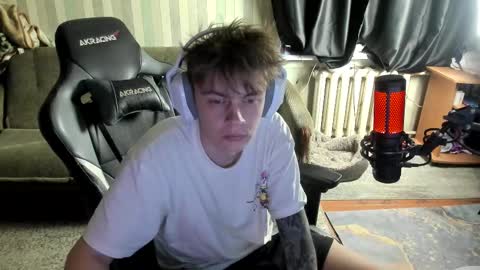 Snapshot of aron_neall chatting on November 6, 6:58 am biggest penis online show from November 6, 6:58 am