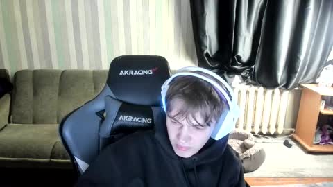 Snapshot of aron_neall chatting on November 21, 7:51 am biggest penis online show from November 21, 7:51 am