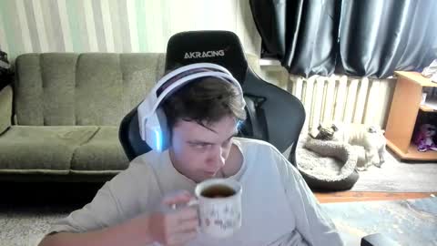 Snapshot of aron_neall chatting on December 3, 7:49 am biggest penis online show from December 3, 7:49 am