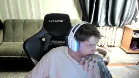 Snapshot of aron_neall chatting on December 4, 6:34 am biggest penis online show from December 4, 6:34 am