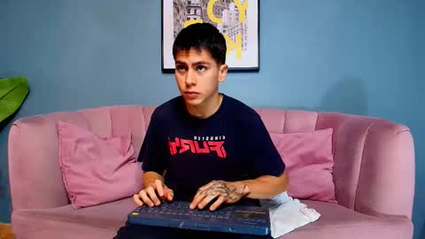 aron_pulse online show from February 25, 2:27 pm