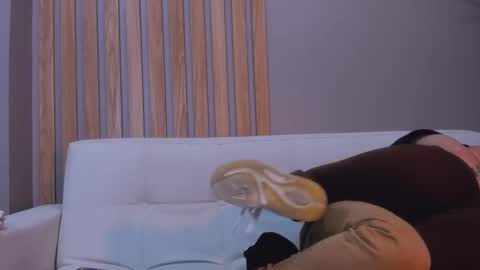 Snapshot of aronandluna chatting on October 22, 2:28 pm Aron and Luna online show from October 22, 2:28 pm