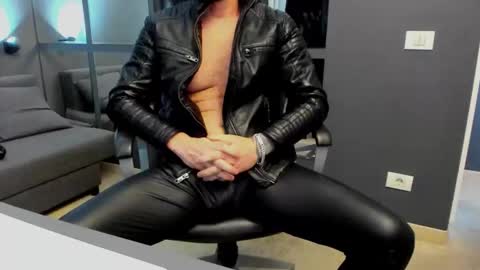 AronGrant online show from December 18, 10:32 am