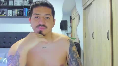 Snapshot of aronwilliams69 chatting on October 23, 12:32 am ARON Independent model online show from October 23, 12:32 am