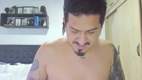 Snapshot of aronwilliams69 chatting on October 28, 1:42 am ARON Independent model online show from October 28, 1:42 am