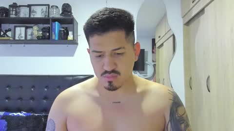 Snapshot of aronwilliams69 chatting on December 2, 2:28 am ARON Independent model online show from December 2, 2:28 am